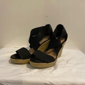 Steve Madden summer beige wedge heels with black elastic stretch straps.